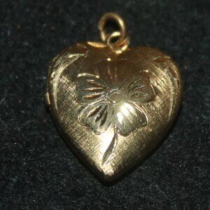 Vintage Antique 14K Yellow Gold Etched Floral Heart Locket Pendant